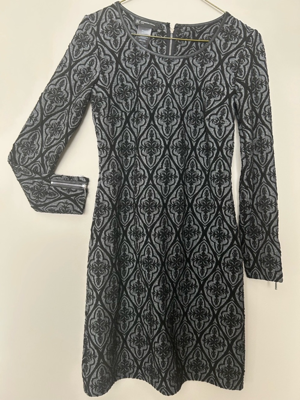 Charming Black & Gray Patterned Long-Sleeve Dress